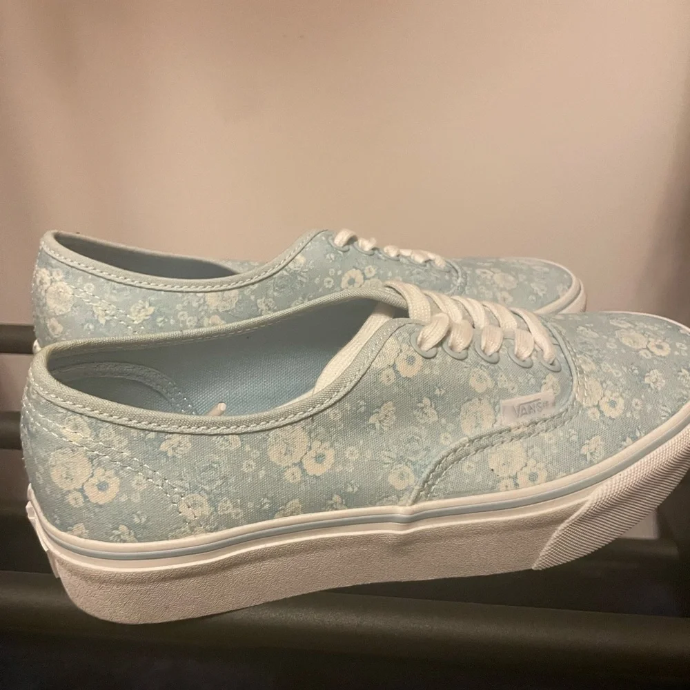 (NWOB/NWOT) Vans Authentic Platform (Tonal Floral) 8W/6.5M - Picture 2 of 5